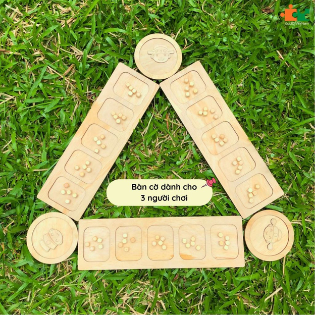 Bàn chơi hình tam giác độc đáo dành cho ba người cùng đấu trí