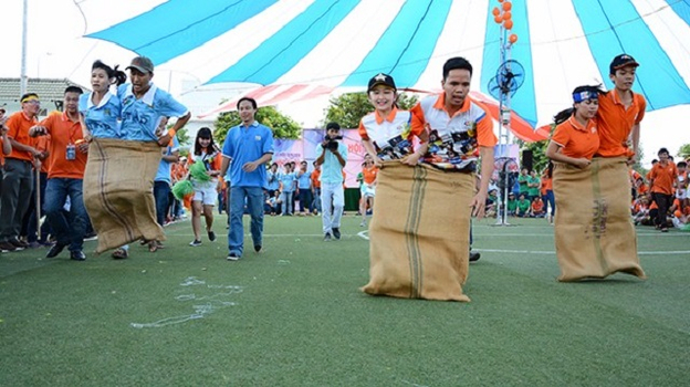 Những cú ngã lăn quay hài hước luôn mang lại tiếng cười sảng khoái.
